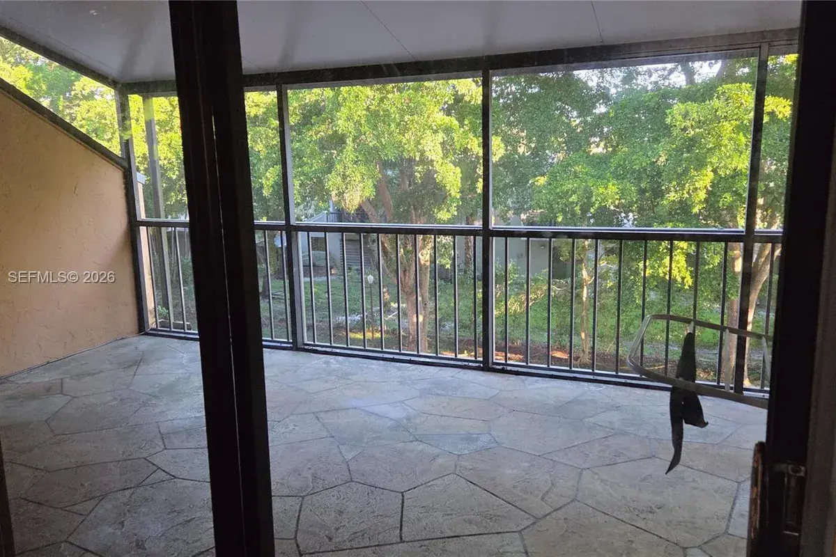 450 Commodore Dr # 311, Plantation FL 33325