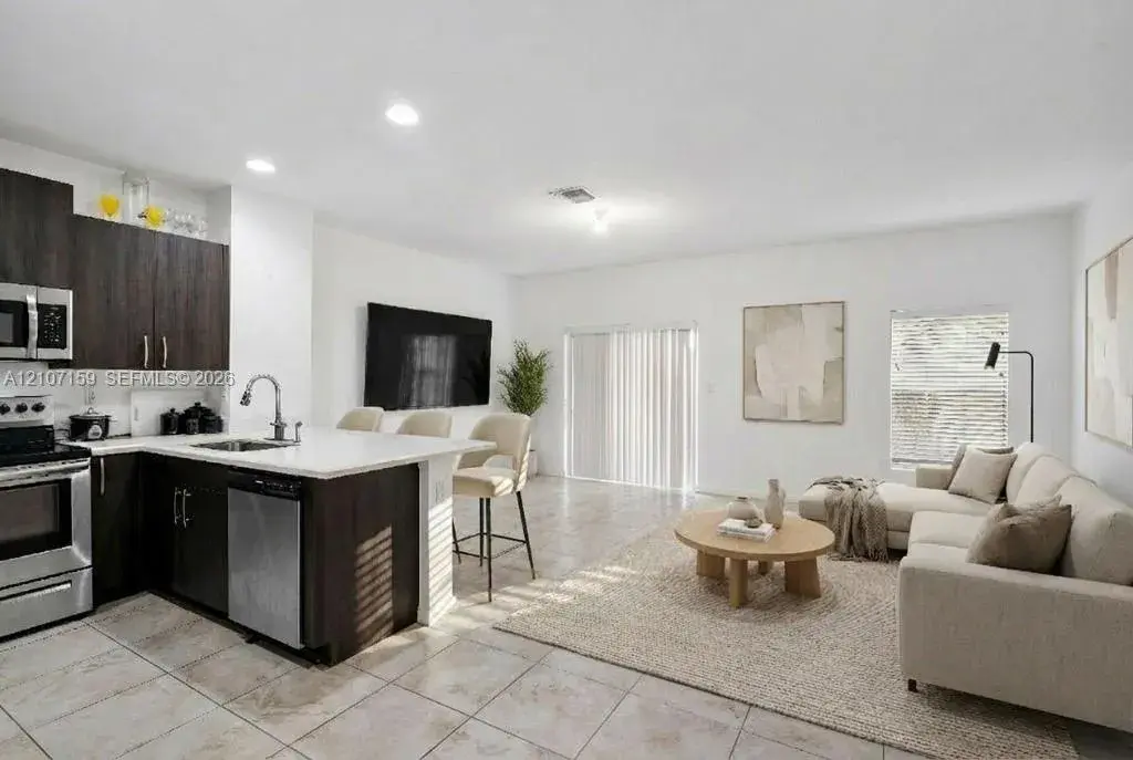 1128 NW 40th Ter, Lauderhill FL 33313