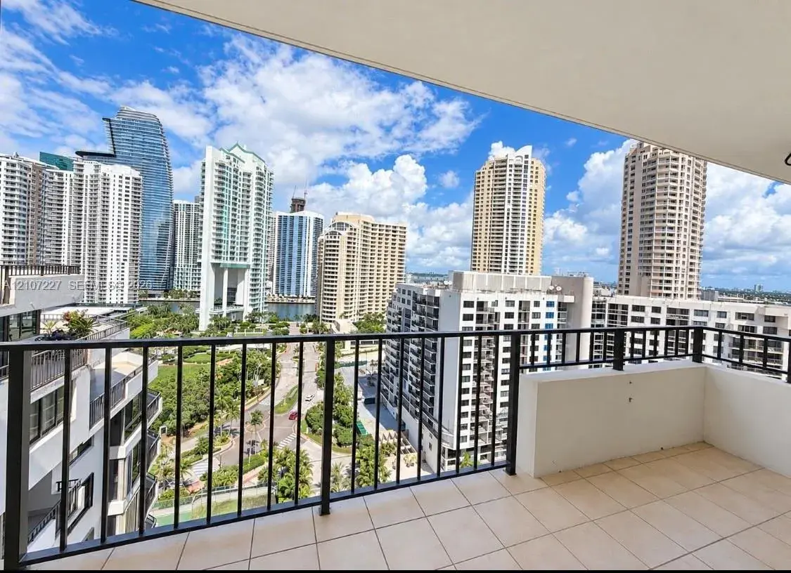 1 bedroom 1 bath Residential for sale at 520 Brickell Key Dr # A2012, Miami FL 33131