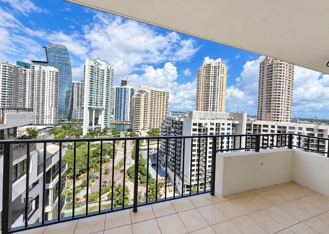 520 Brickell Key Dr # A2012, Miami FL 33131
