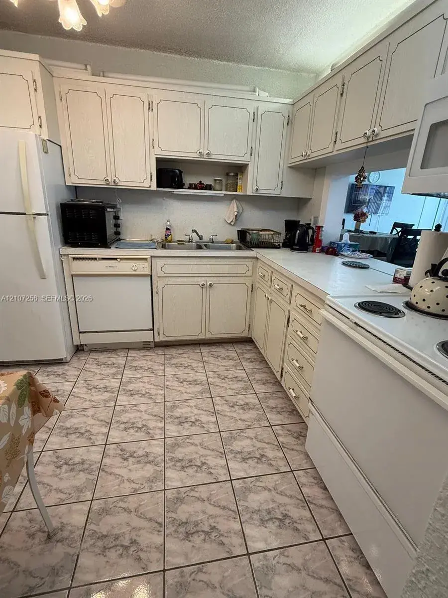 215 SE 3rd Ave # 102D, Hallandale Beach FL 33009