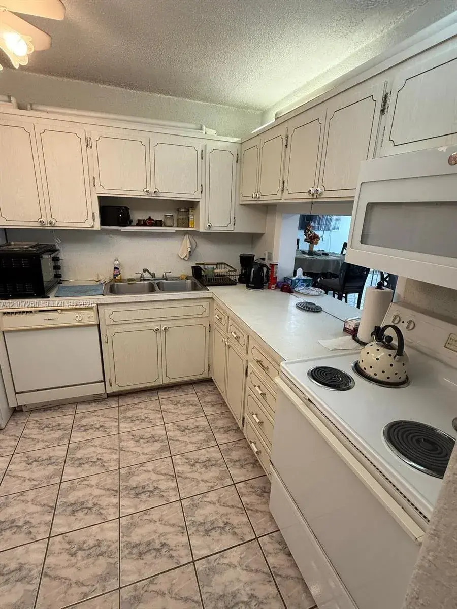 215 SE 3rd Ave # 102D, Hallandale Beach FL 33009