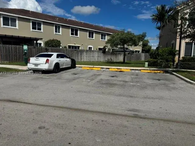 1042 SE 23rd Ter, Homestead FL 33035