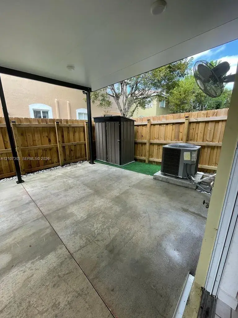 1042 SE 23rd Ter, Homestead FL 33035