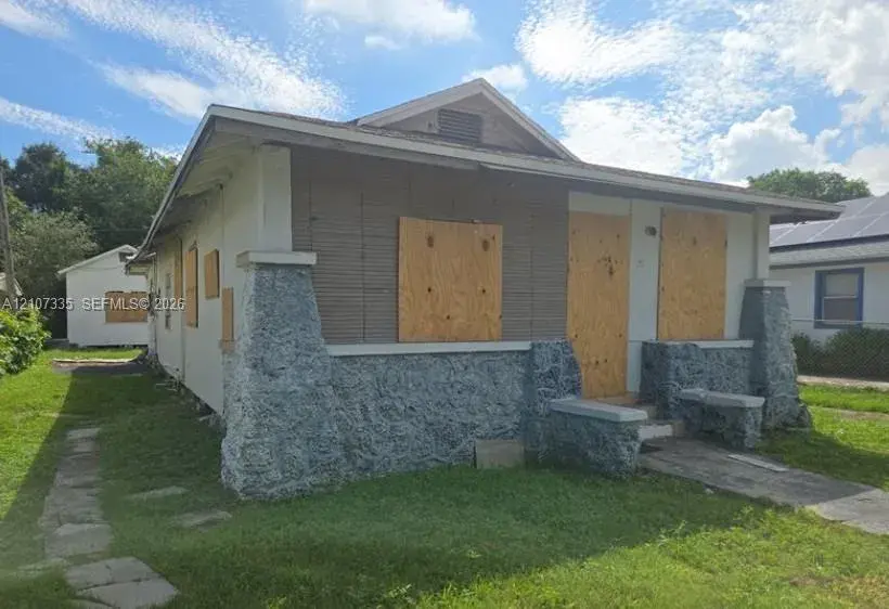 140 NW 60th St, Miami FL 33127