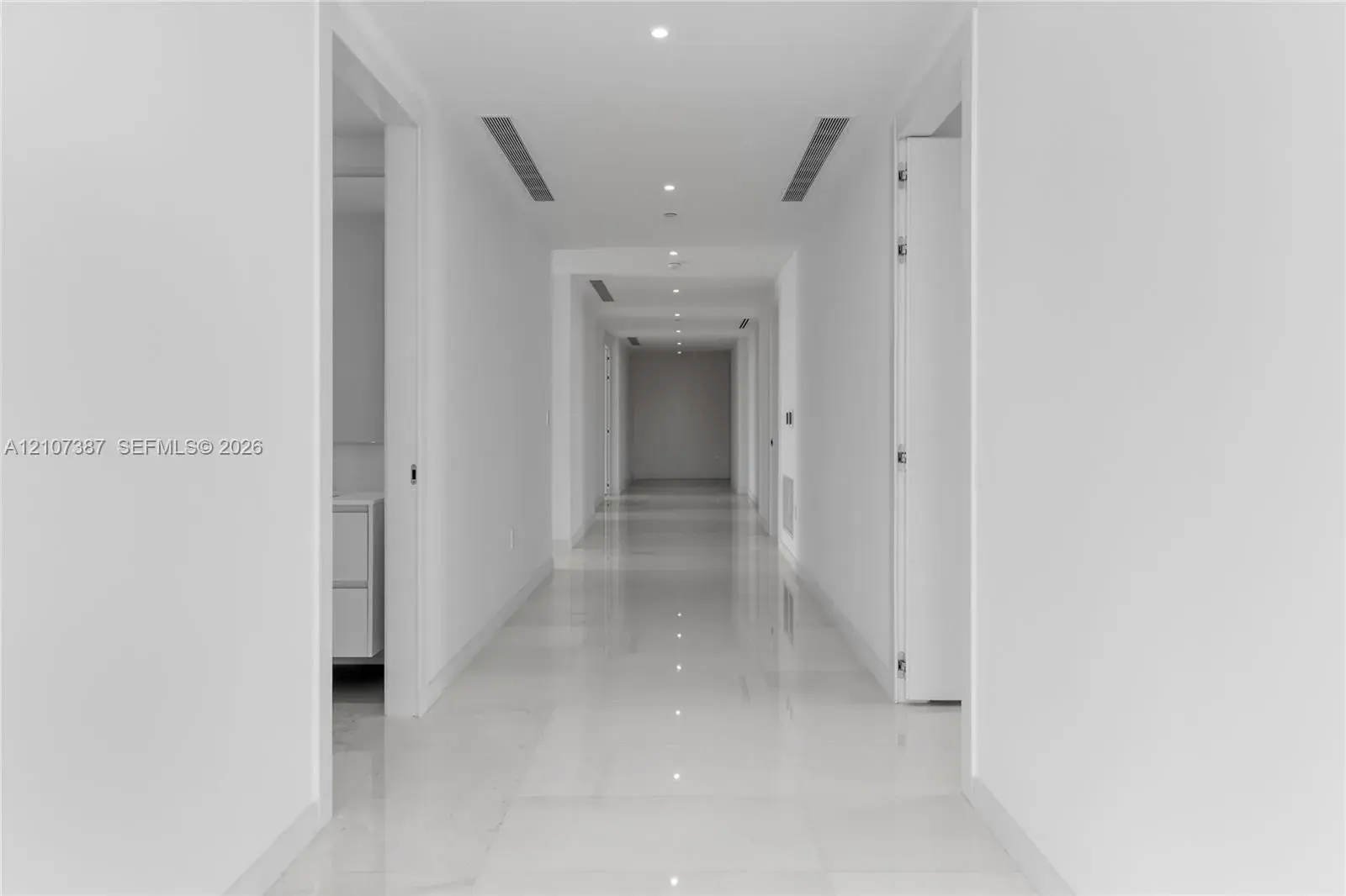300 Biscayne Boulevard Way # 4901E, Miami FL 33131
