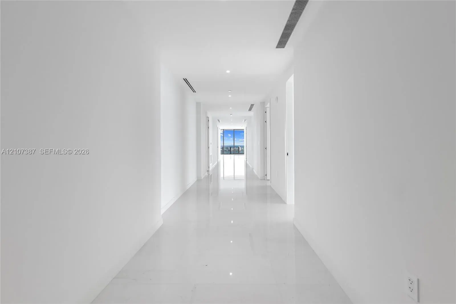 300 Biscayne Boulevard Way # 4901E, Miami FL 33131