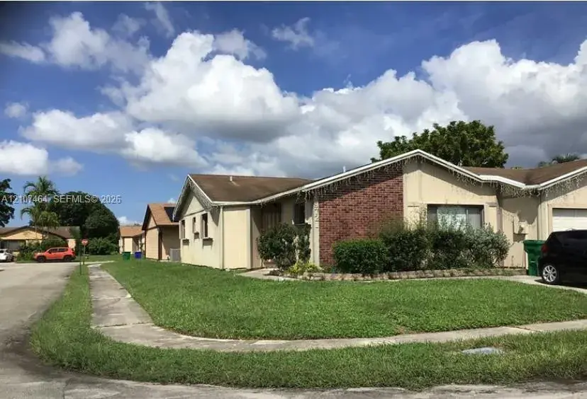 9721 W Daffodil Ln, Miramar FL 33025