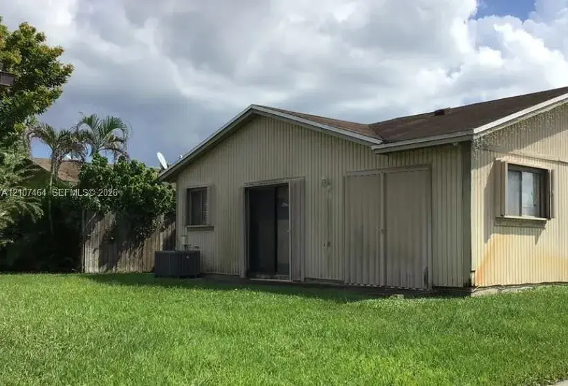 9721 W Daffodil Ln, Miramar FL 33025