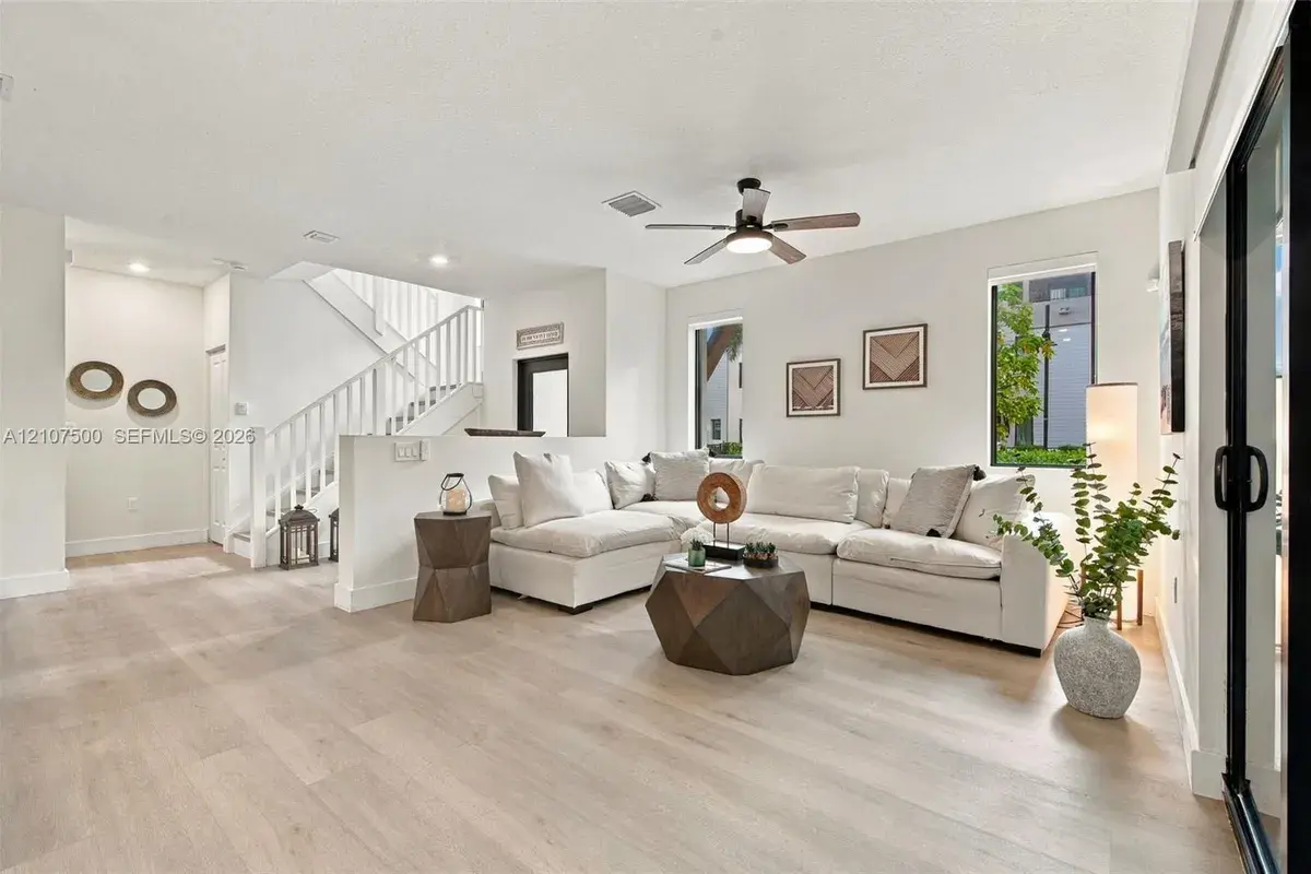 4274 NW 83rd Ave, Doral FL 33166