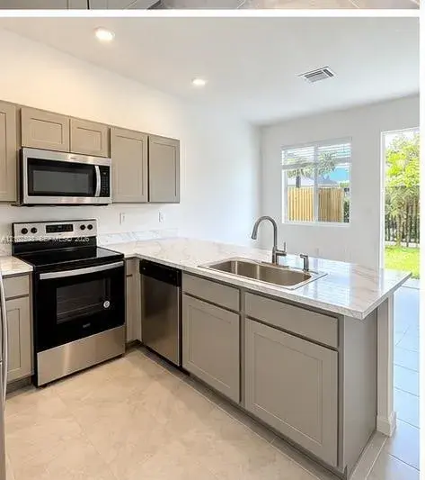 1088 NW 208th Ter, Miami Gardens FL 33169