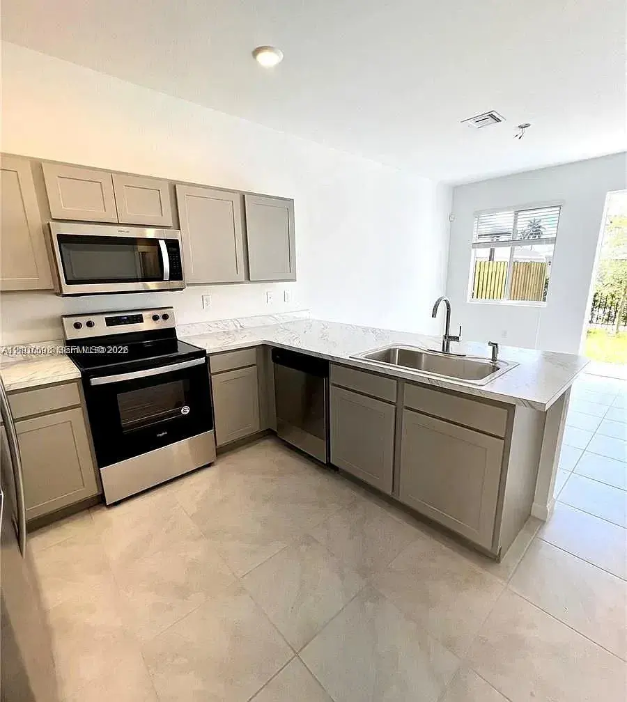 1088 NW 208th Ter, Miami Gardens FL 33169
