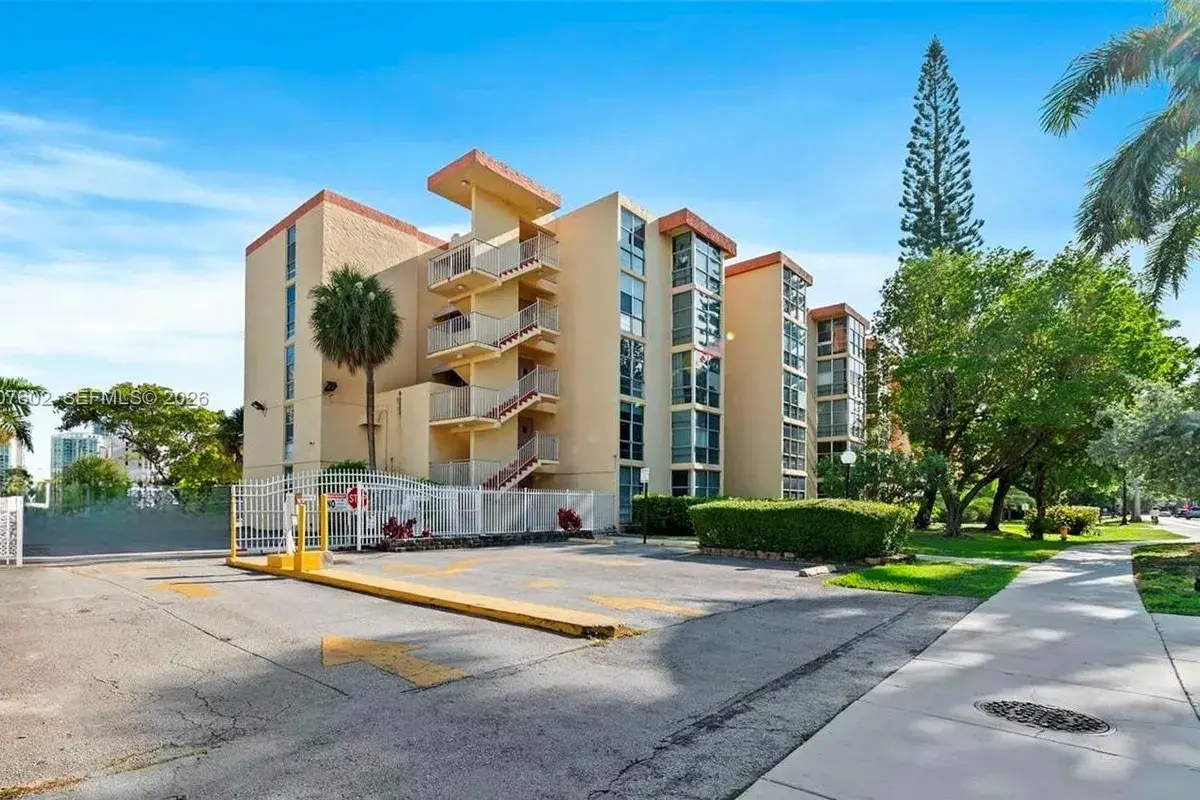 210 172nd St # 542, Sunny Isles Beach FL 33160