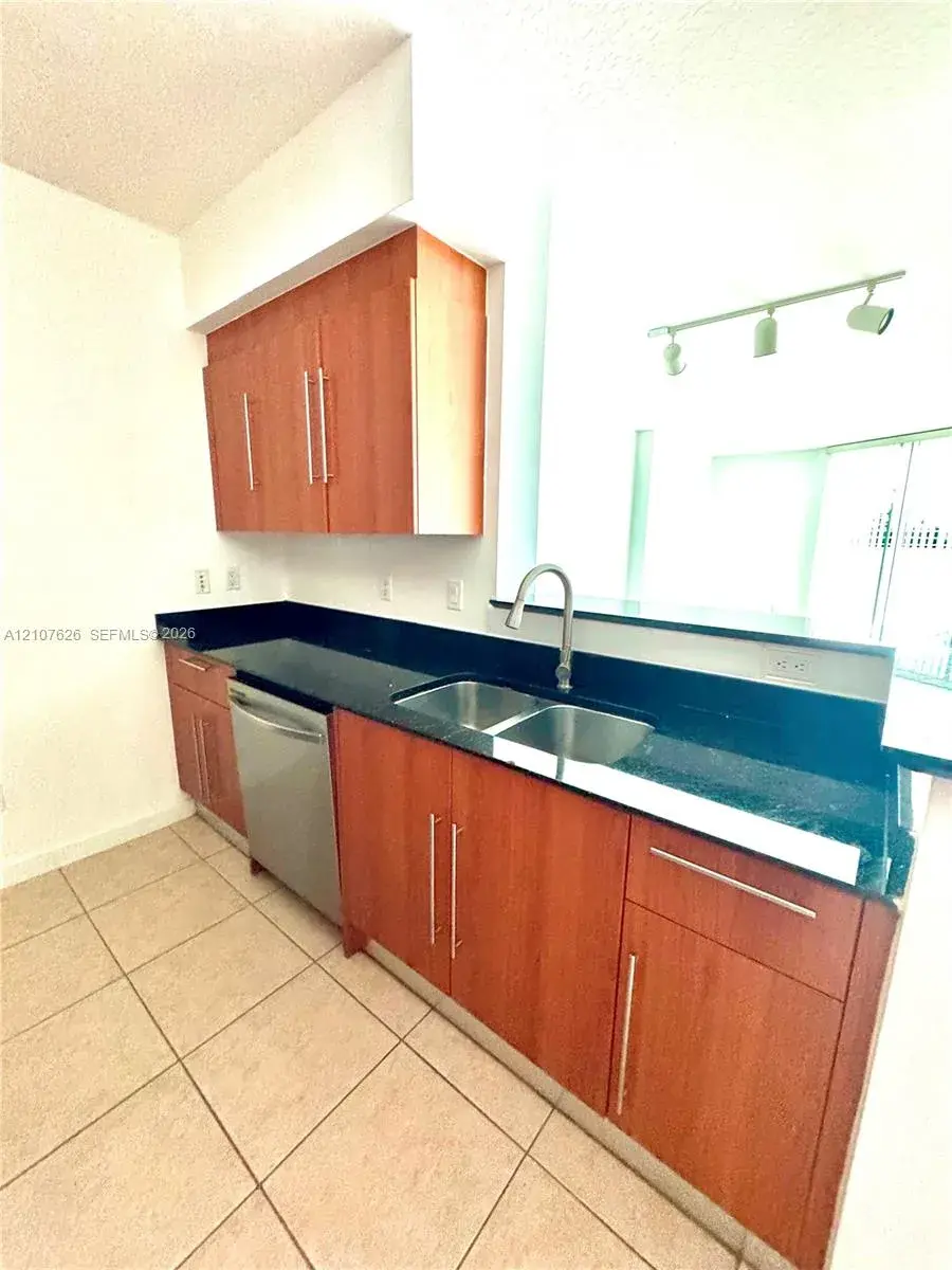 325 S Biscayne Blvd # 1116, Miami FL 33131