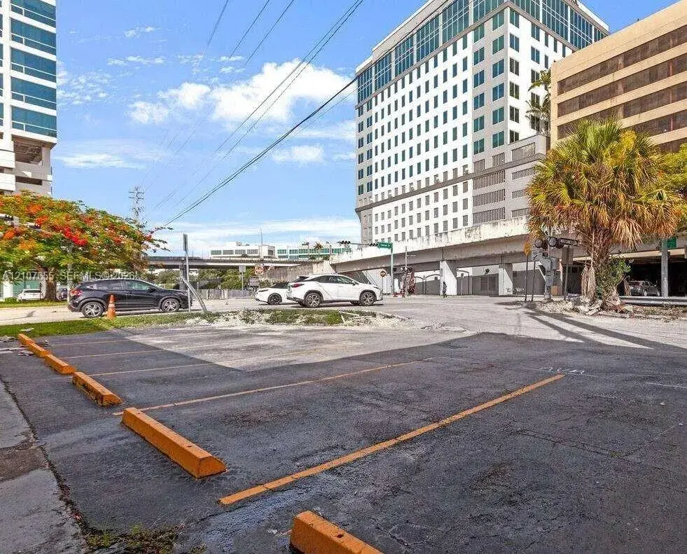 9308 S Dixie Hwy, Miami FL 33156