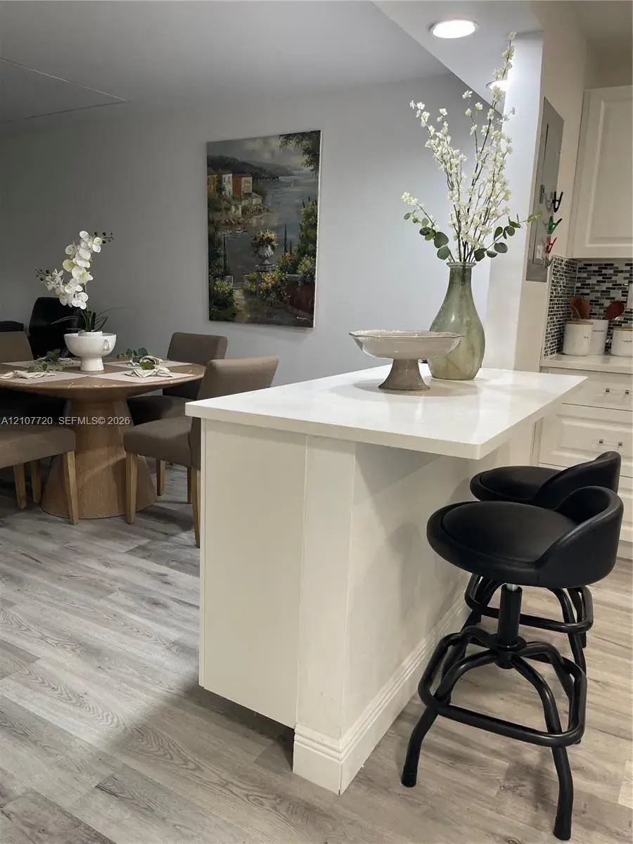 8921 S Hollybrook Blvd # 204, Pembroke Pines FL 33025