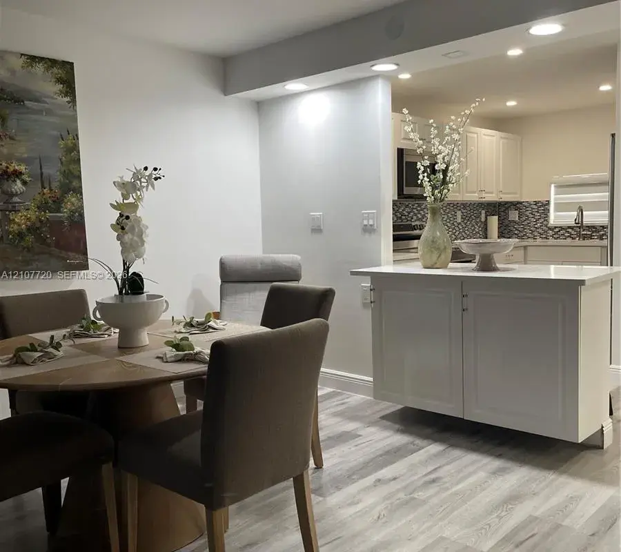 8921 S Hollybrook Blvd # 204, Pembroke Pines FL 33025