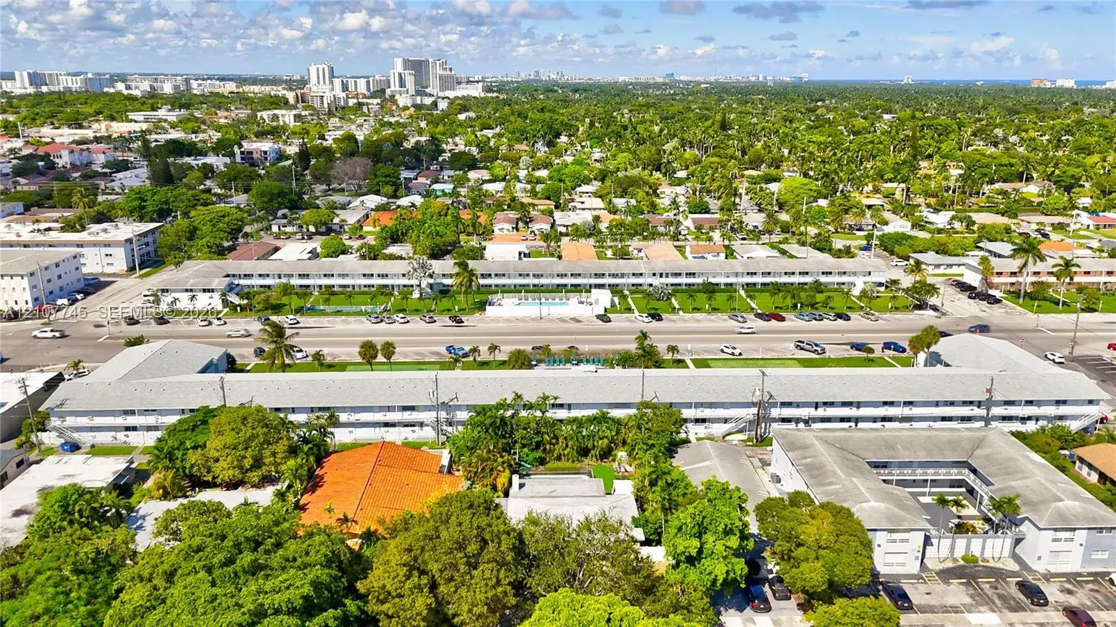 901 NE 8th St, Hallandale Beach FL 33009
