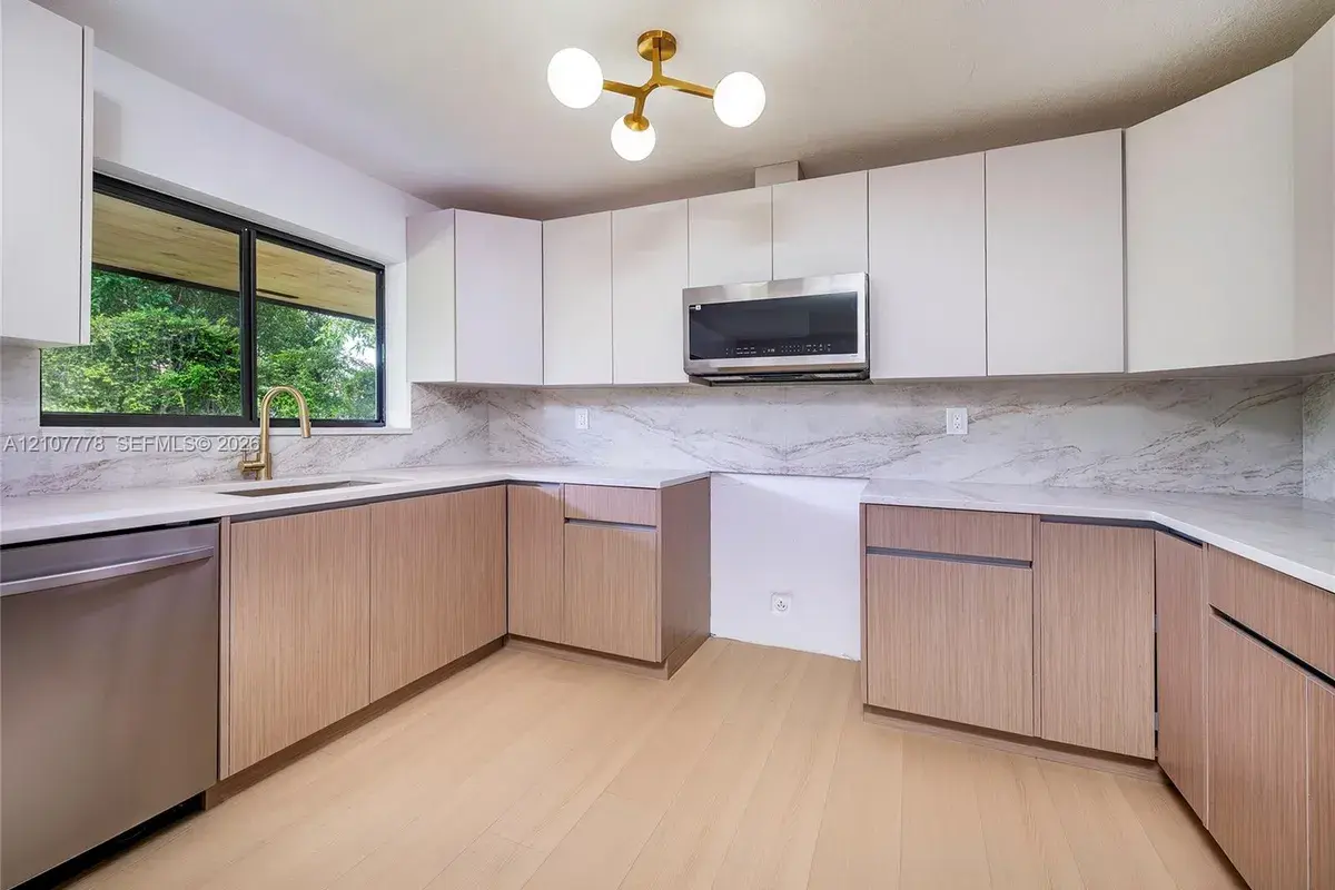 9261 SW 11th St, Miami FL 33174