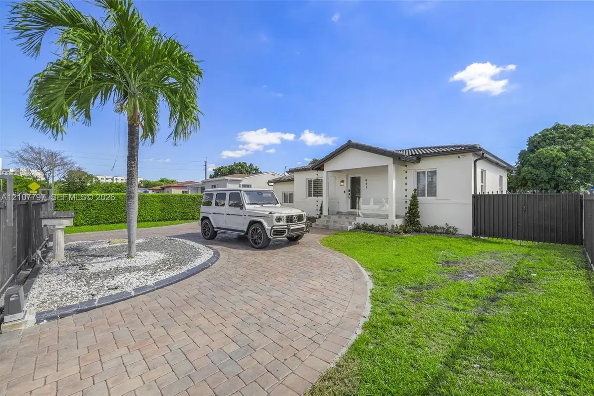 941 NW 40th Ave, Miami FL 33126