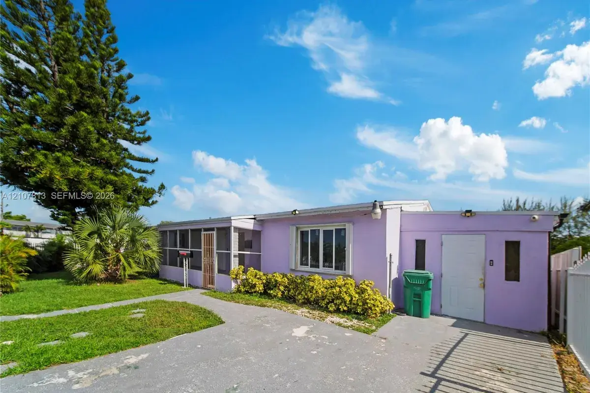 2461 NW 208th St, Miami Gardens FL 33056