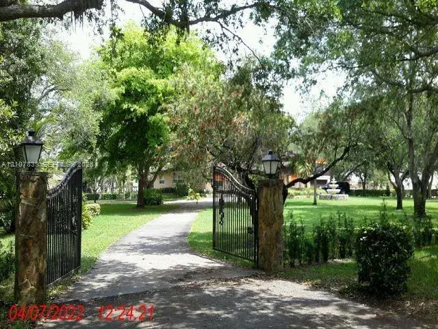 12105 NW 23rd Ct, Plantation FL 33323