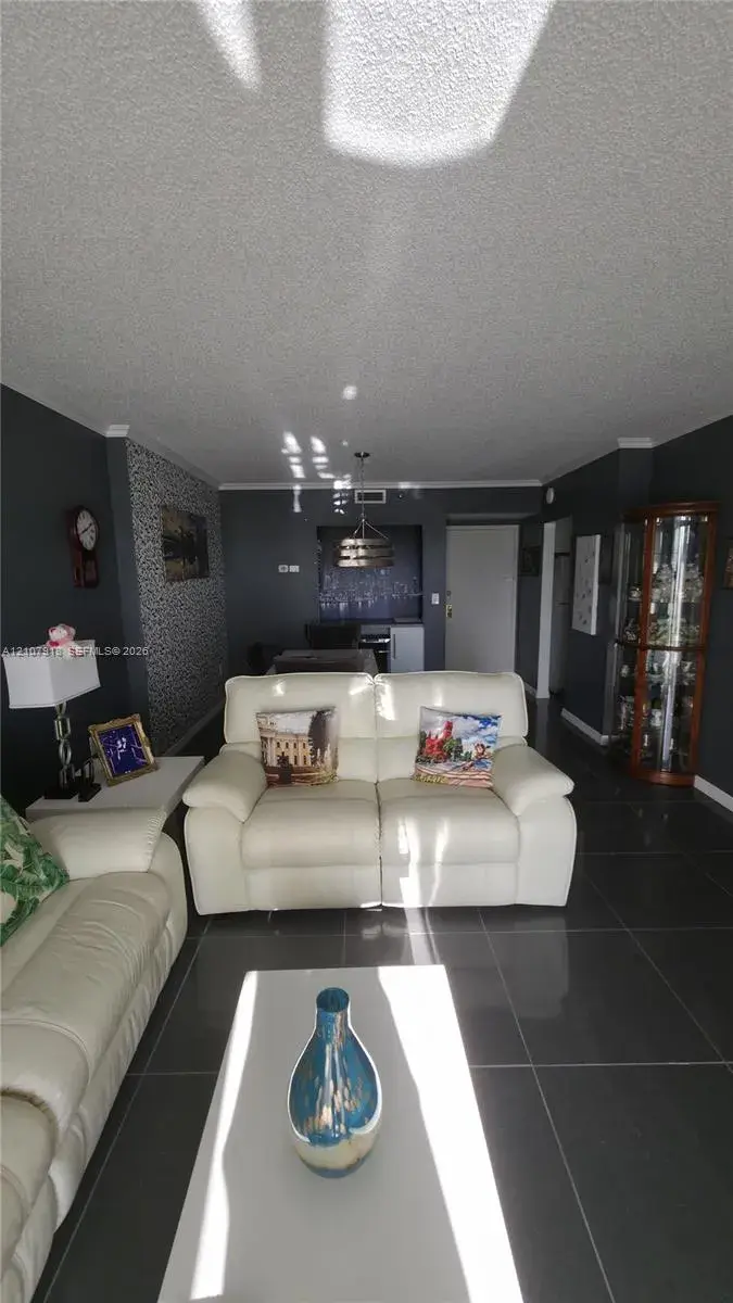 4001 Hillcrest Dr # 1015, Hollywood FL 33021