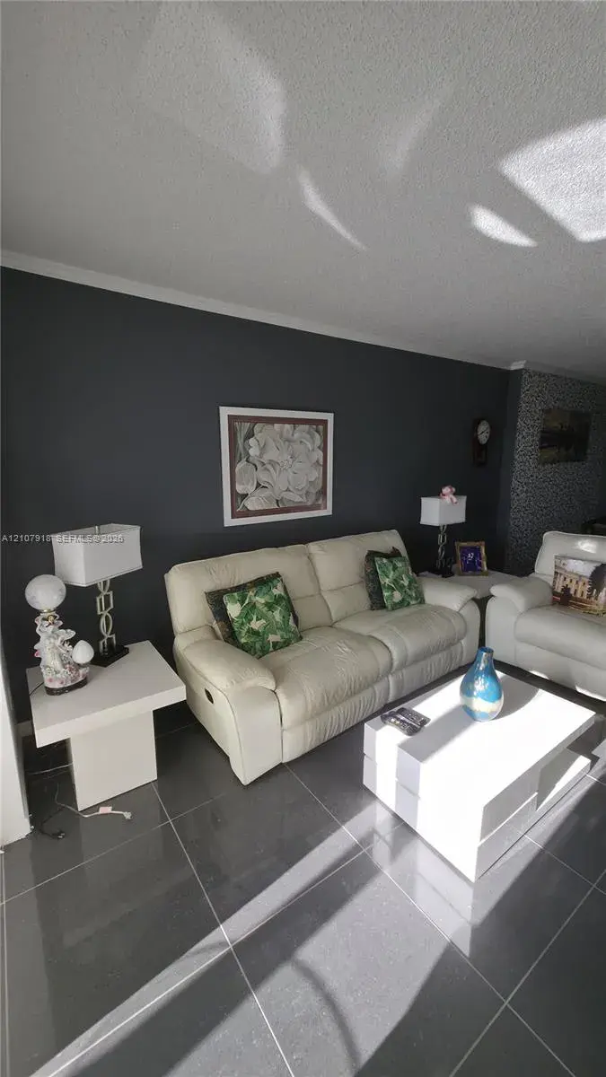4001 Hillcrest Dr # 1015, Hollywood FL 33021