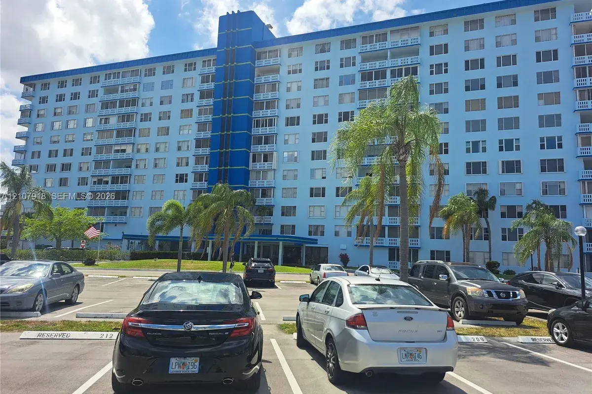 4001 Hillcrest Dr # 1015, Hollywood FL 33021