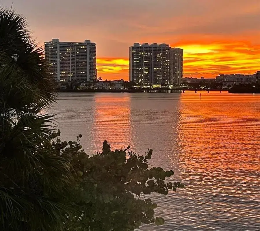 17878 N Bay Rd # 206, Sunny Isles Beach FL 33160
