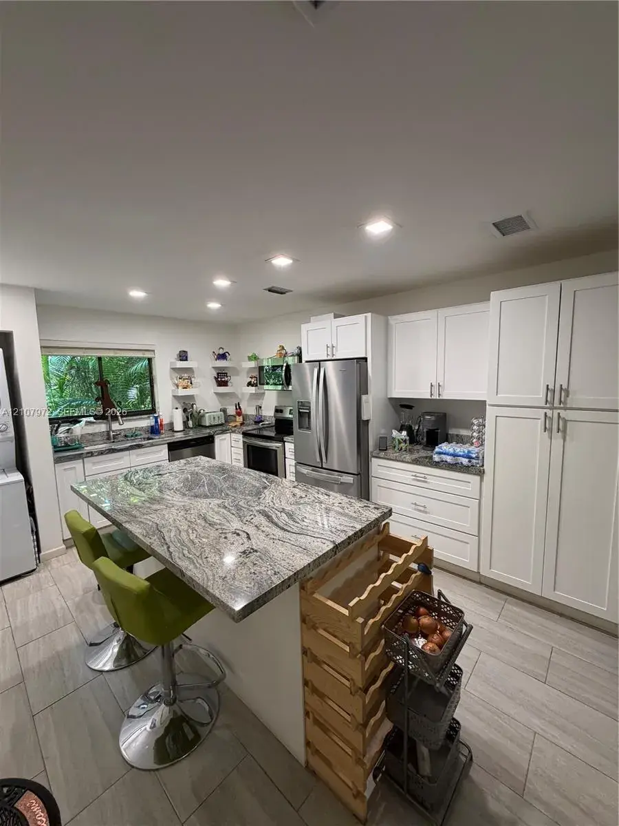 1000 NW N River Dr # 20, Miami FL 33136