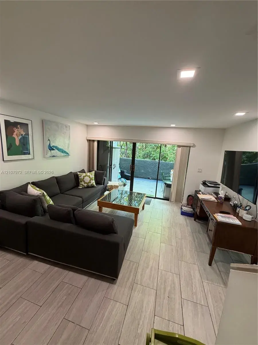 1000 NW N River Dr # 20, Miami FL 33136