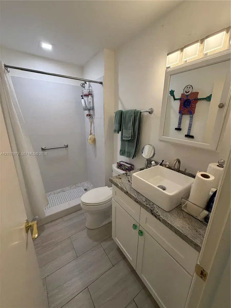 1000 NW N River Dr # 20, Miami FL 33136