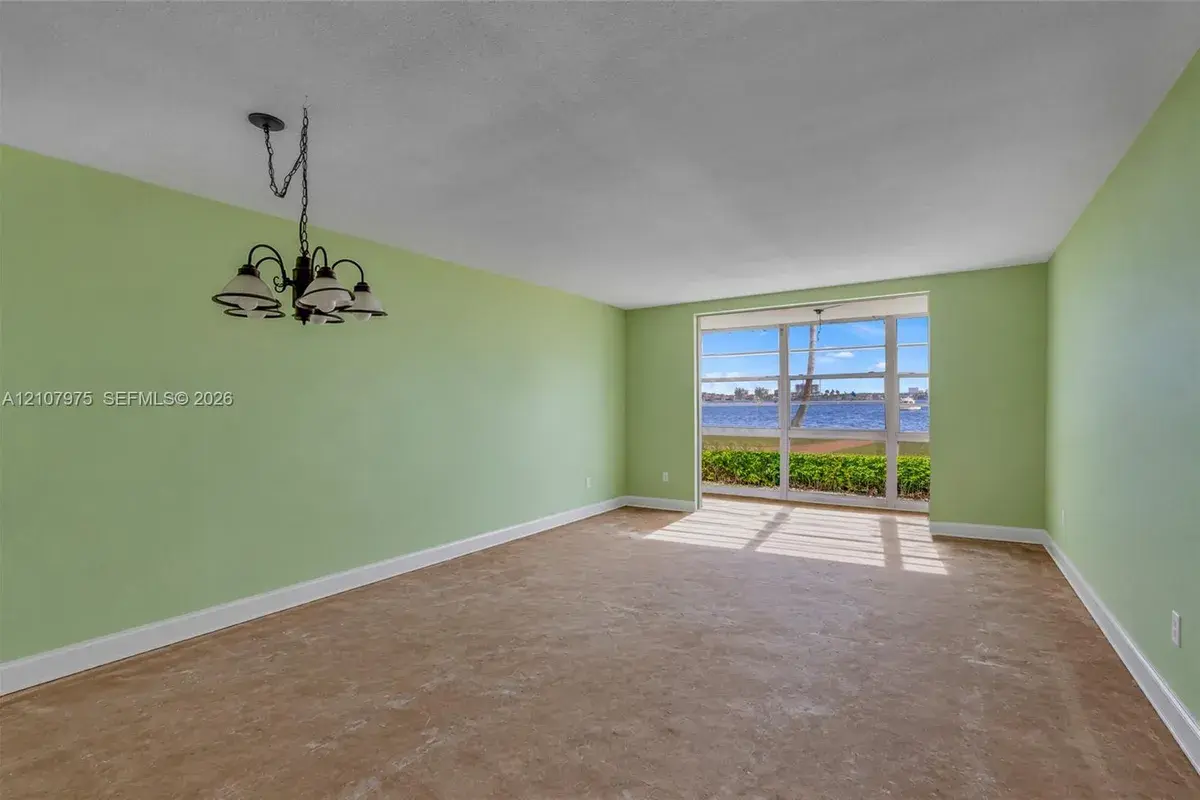 2910 Point East Dr # M108, Aventura FL 33160