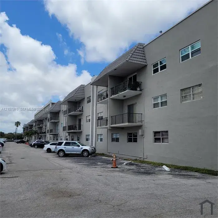 5100 SW 41st St # 101, Hollywood FL 33023