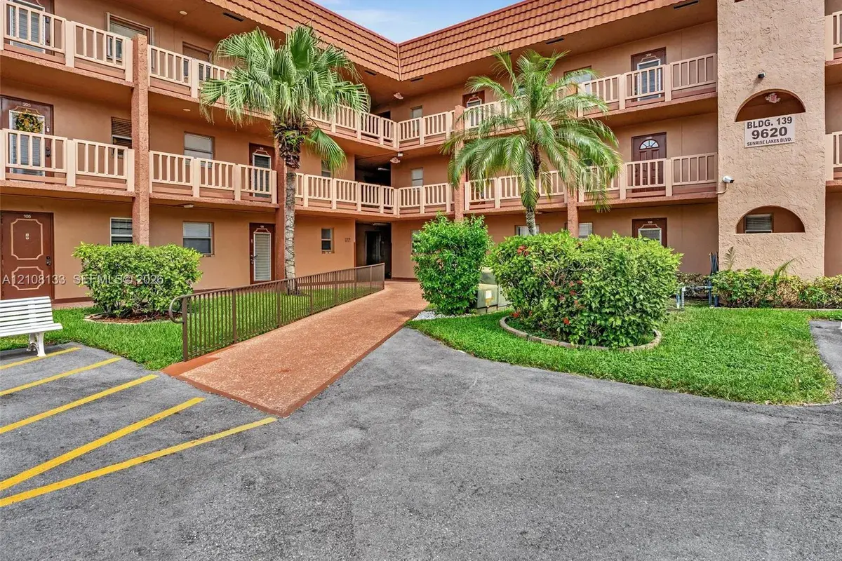9620 Sunrise Lakes Blvd # 302, Sunrise FL 33322