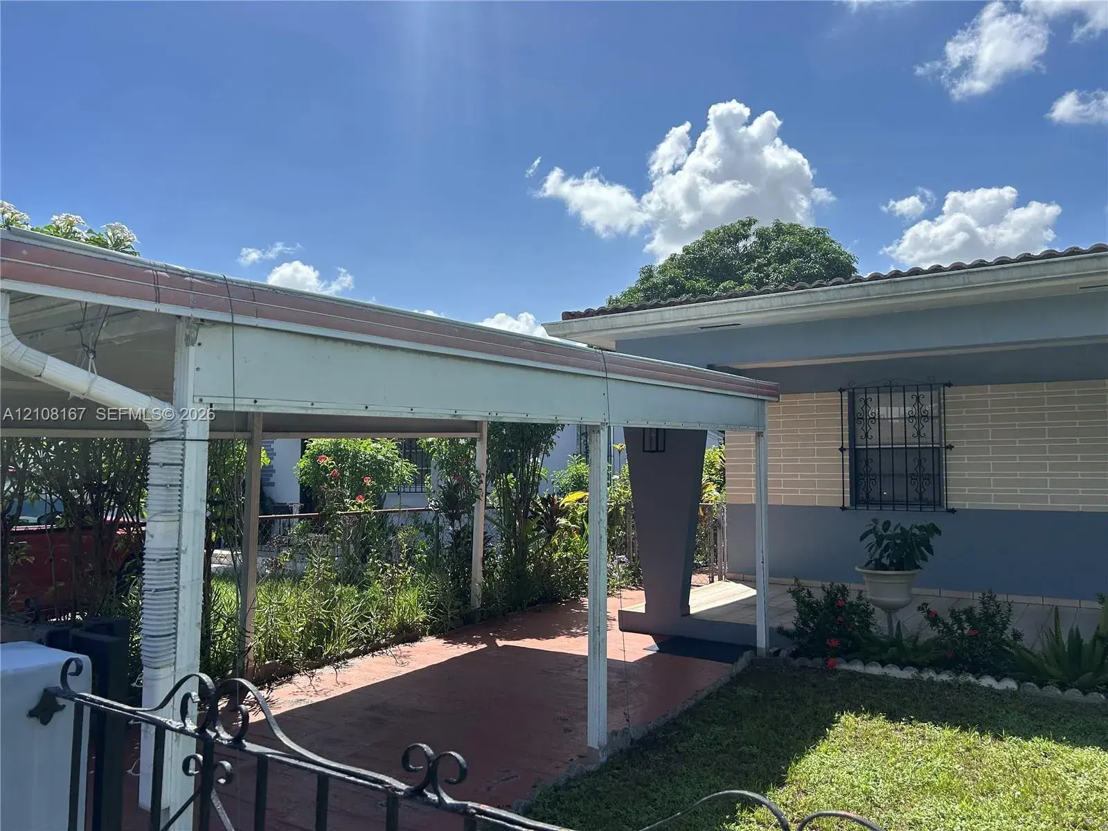 682 W 37th St, Hialeah FL 33012