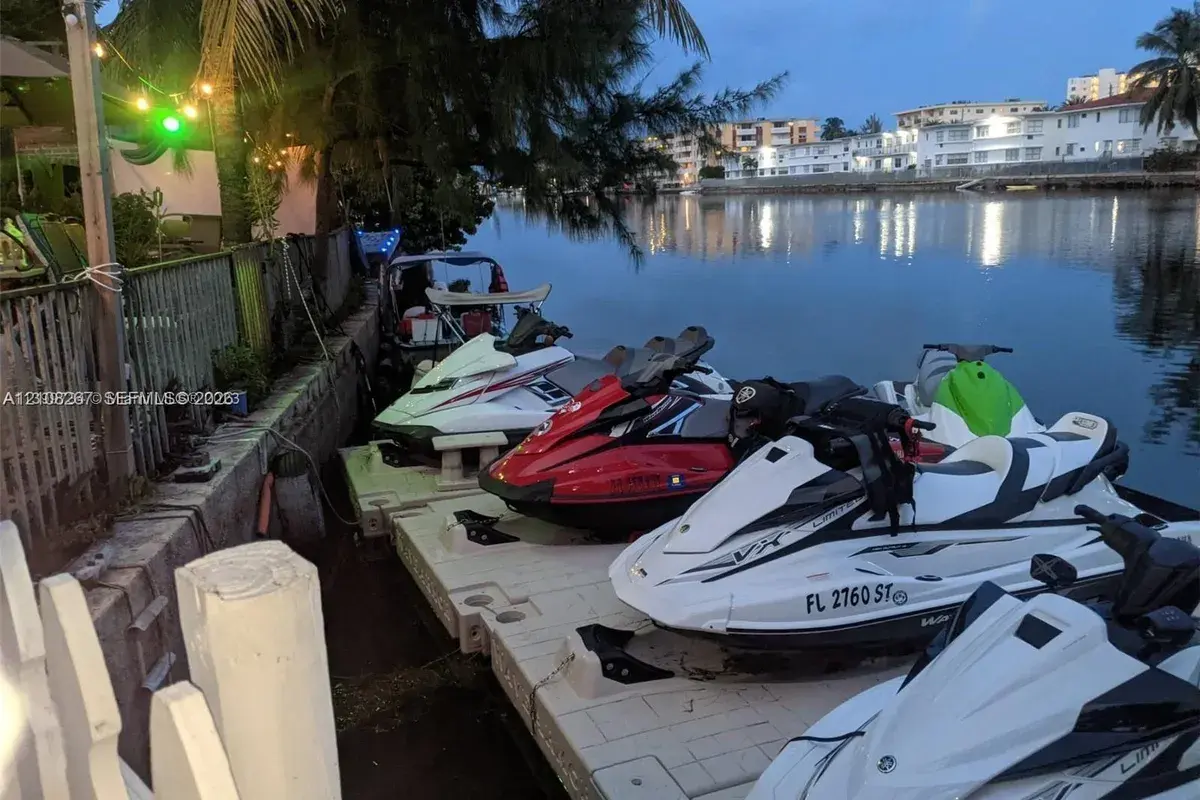 7757 Crespi Blvd, Miami Beach FL 33141