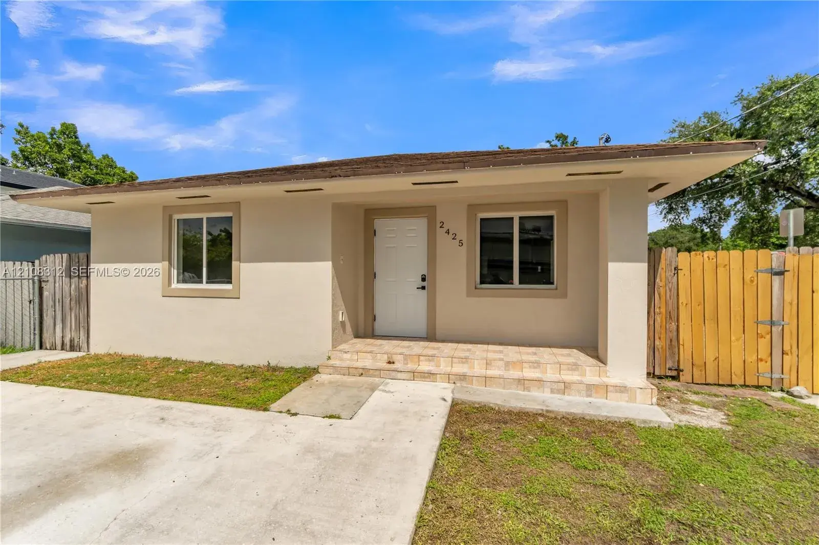 2425 NW 52nd St, Miami FL 33142