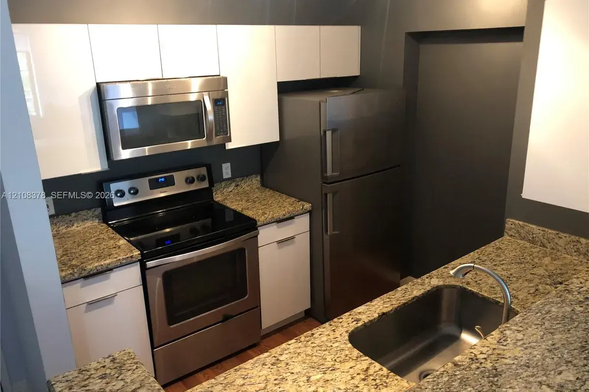 1900 Van Buren St # 411B, Hollywood FL 33020