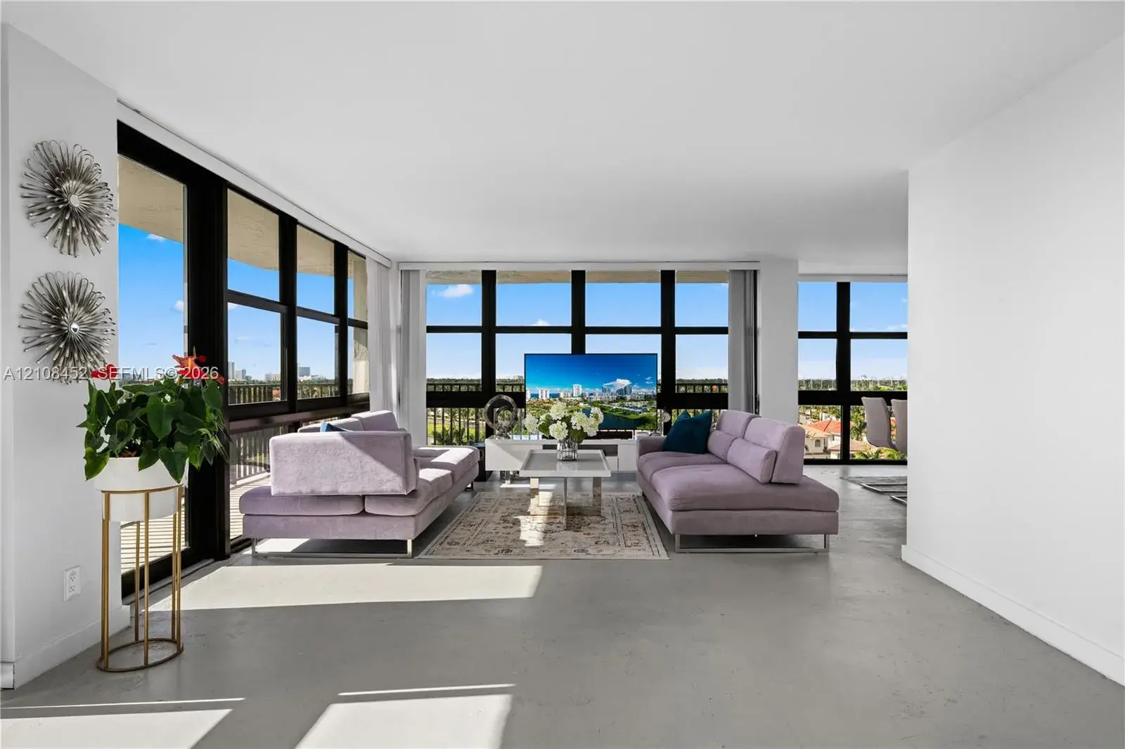 1000 Parkview Dr # 809, Hallandale Beach FL 33009