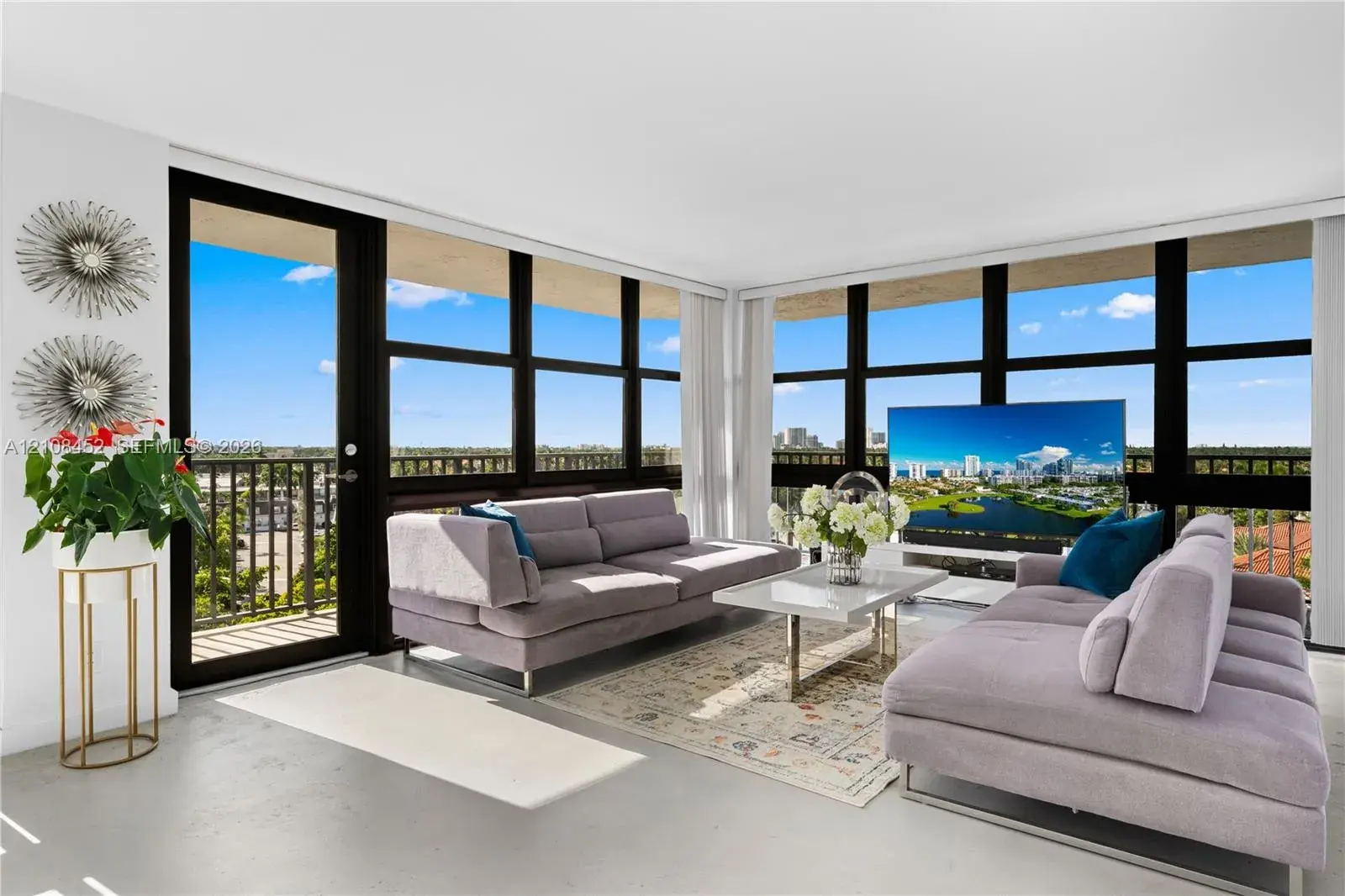 1000 Parkview Dr # 809, Hallandale Beach FL 33009
