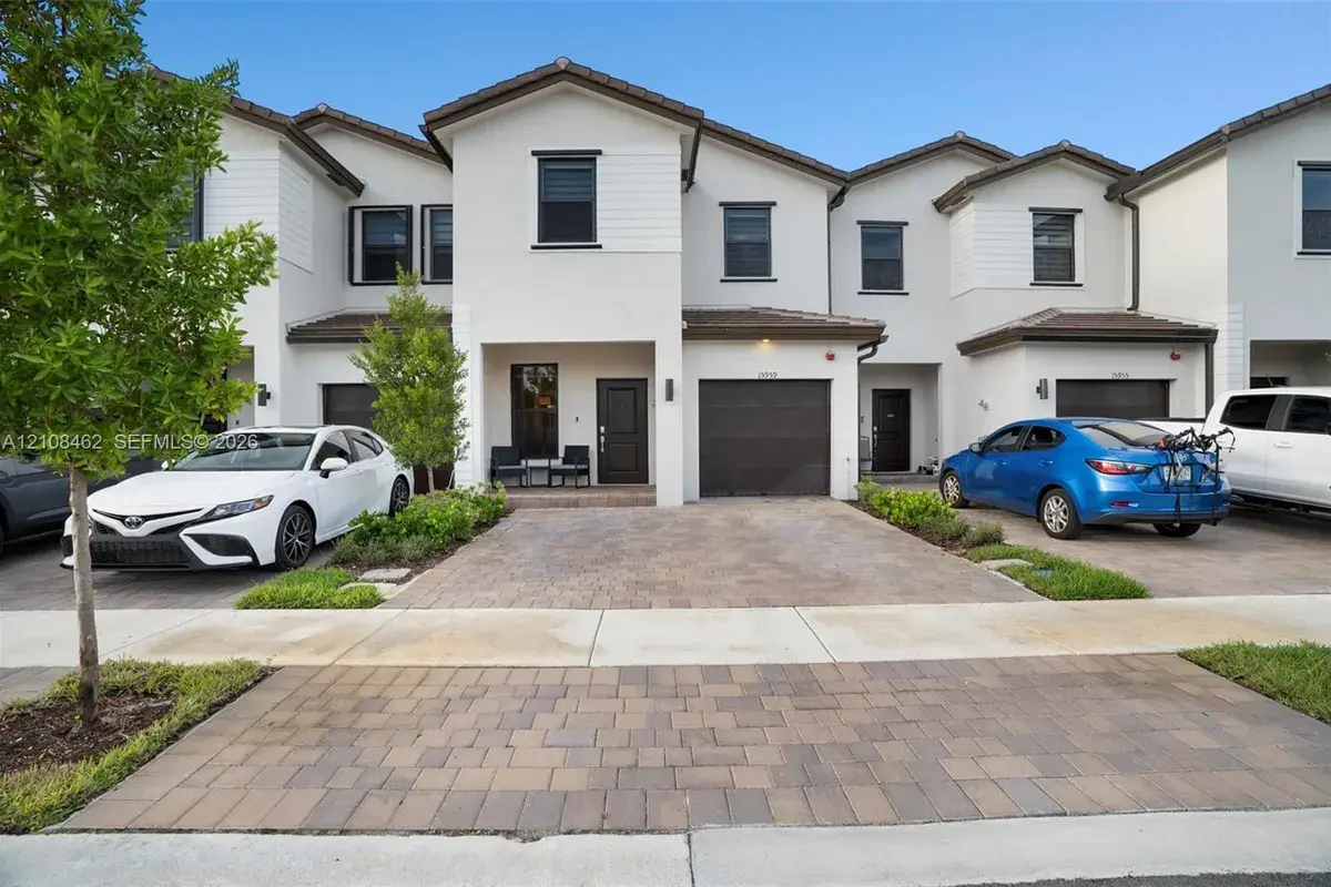 15959 SW 2nd St, Pembroke Pines FL 33027