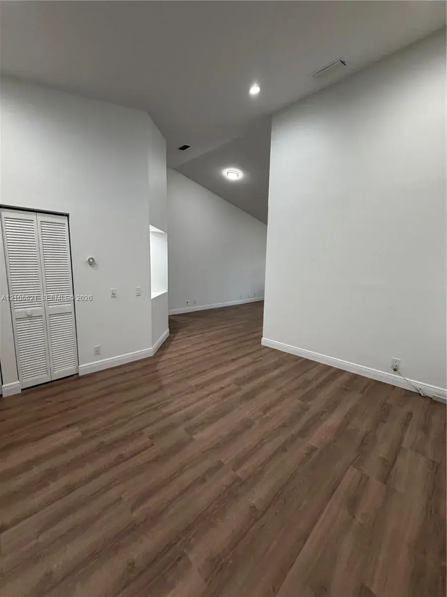 853 Sand Creek Cir, Weston FL 33327
