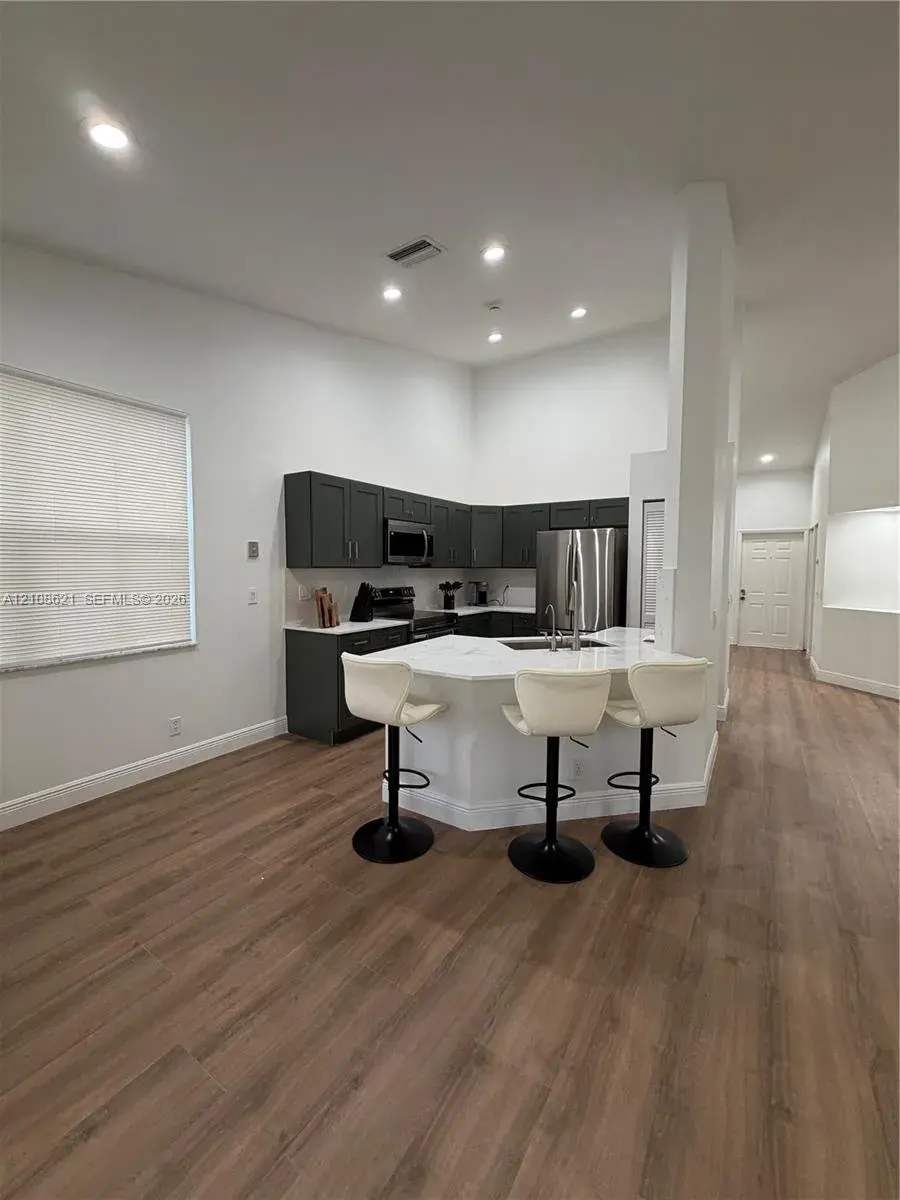 853 Sand Creek Cir, Weston FL 33327