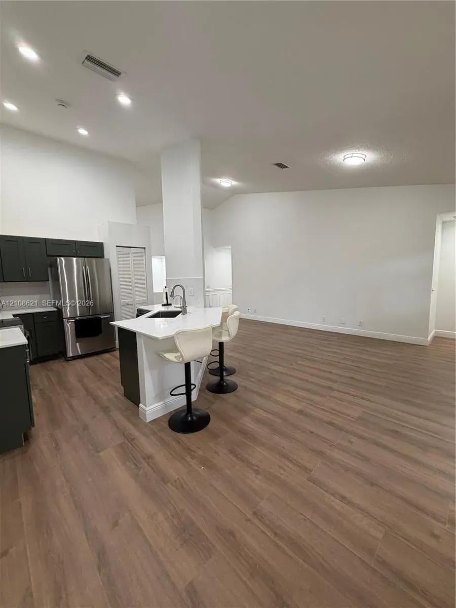853 Sand Creek Cir, Weston FL 33327