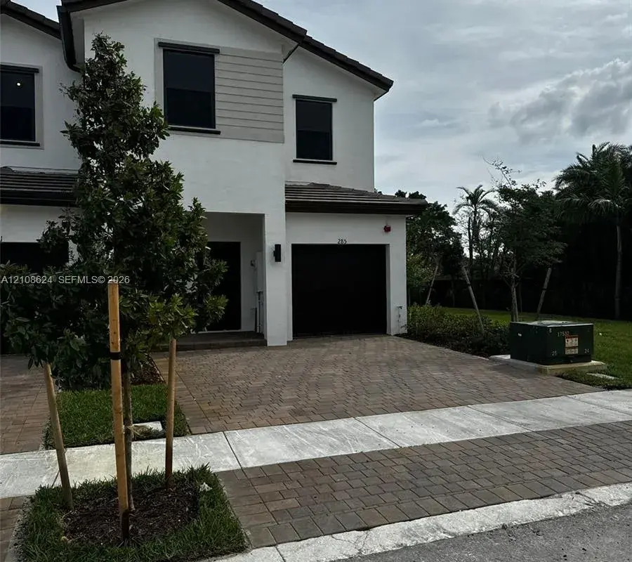 285 SW 159th Ln, Pembroke Pines FL 33027
