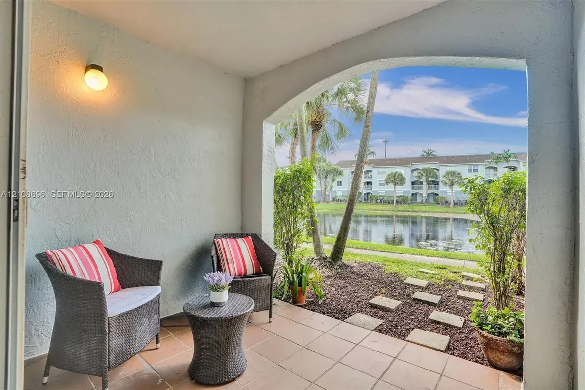 9650 NW 2nd St # 106, Pembroke Pines FL 33024
