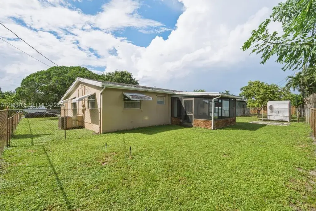 531 N 70th Way, Hollywood FL 33024