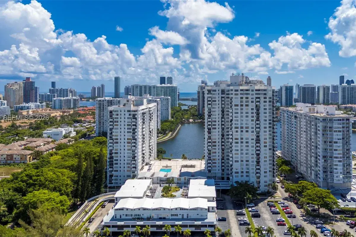 2750 NE 183rd St # 2404, Aventura FL 33160
